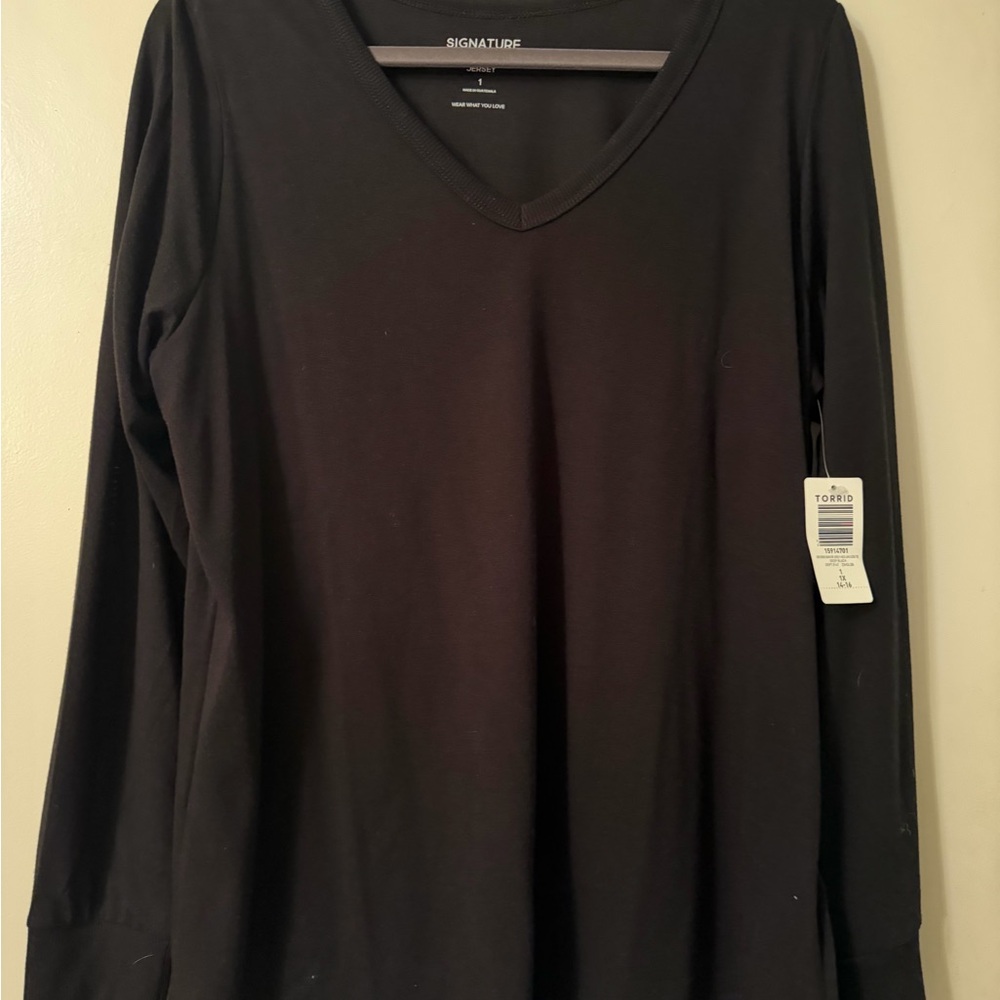 Torrid Black Long Sleeve V-Neck Tee size 1